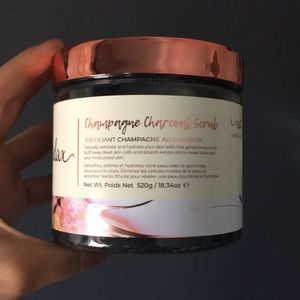 Manna Kadar Champagne Charcoal Scrub